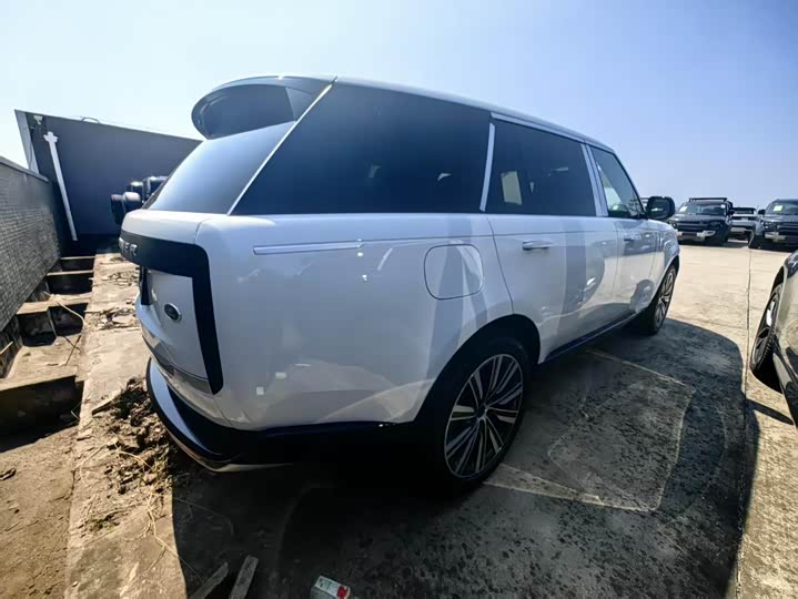 Land Rover Range Rover 2026 2026款 3.0 L6 400PS AB长轴版