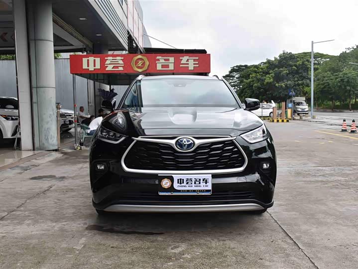 Photo 2 - Toyota Highlander