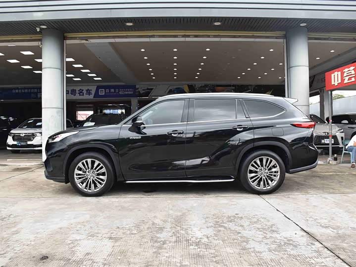 Photo 4 - Toyota Highlander