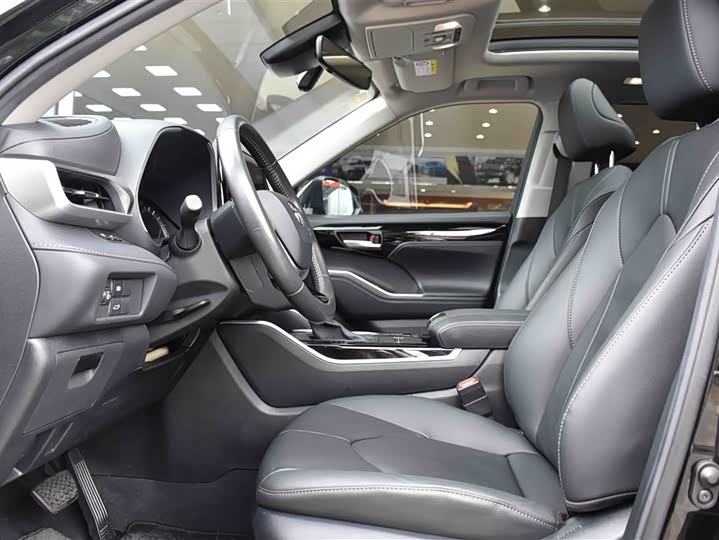 Photo 5 - Toyota Highlander