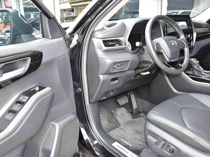 Photo 6 - Toyota Highlander