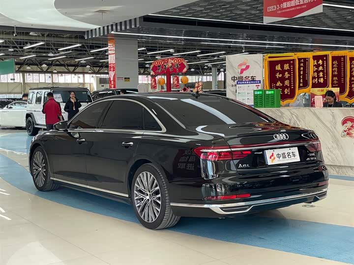 Фото 5 - Audi A8