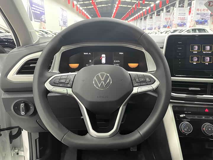Фото 8 - Volkswagen T-Roc