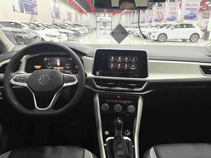 Фото 9 - Volkswagen T-Roc