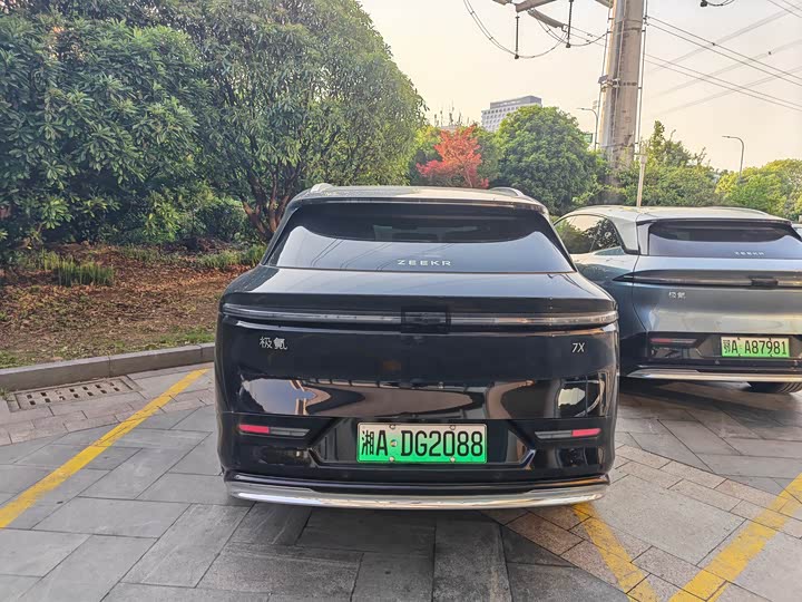Zeekr 7X 2025 2025款 75kWh 后驱智驾版