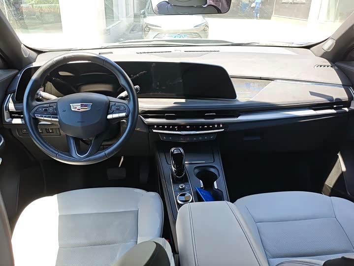 Cadillac XT4 2024 2024款 28T 两驱尊贵型