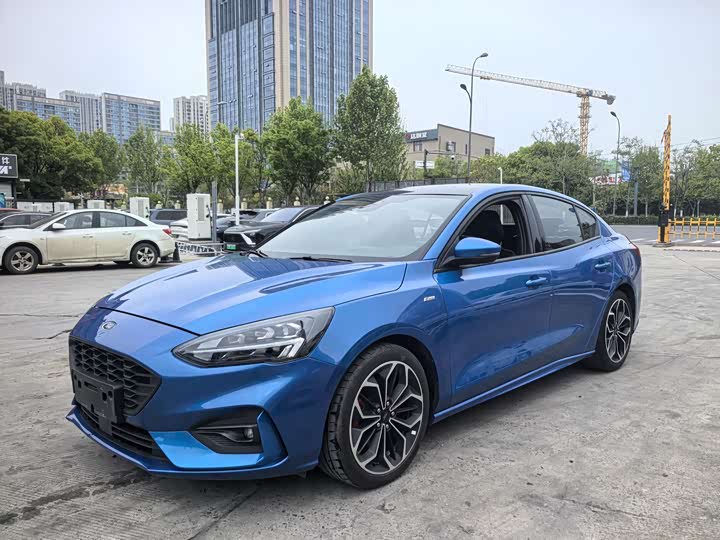 Ford Focus 2021 2021款 三厢 EcoBoost 180 自动ST Line
