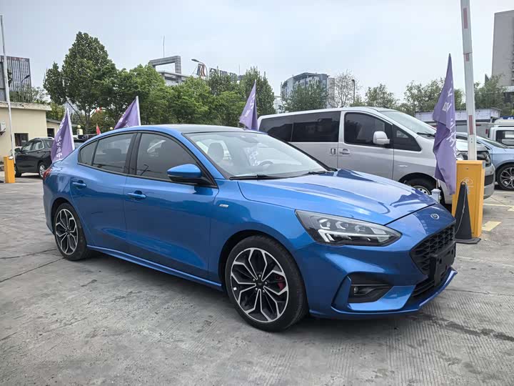 Ford Focus 2021 2021款 三厢 EcoBoost 180 自动ST Line