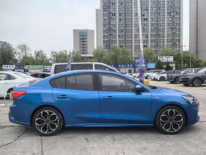 Ford Focus 2021 2021款 三厢 EcoBoost 180 自动ST Line