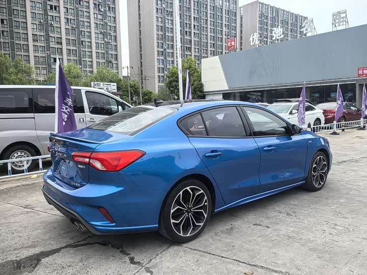 Ford Focus 2021 2021款 三厢 EcoBoost 180 自动ST Line