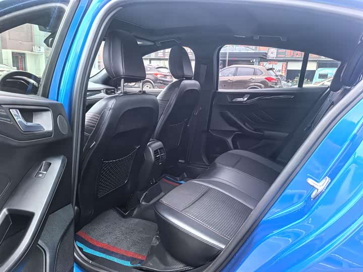 Ford Focus 2021 2021款 三厢 EcoBoost 180 自动ST Line