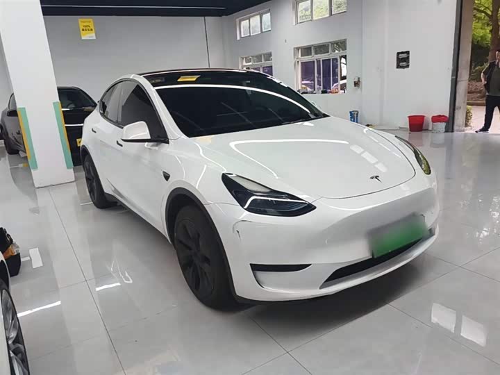 Zdjęcie 4 - Tesla Model Y