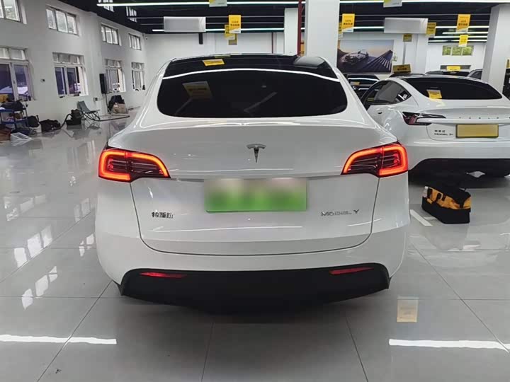 Zdjęcie 6 - Tesla Model Y