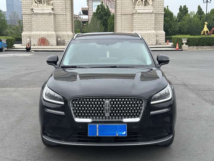 Фото 2 - Lincoln Corsair