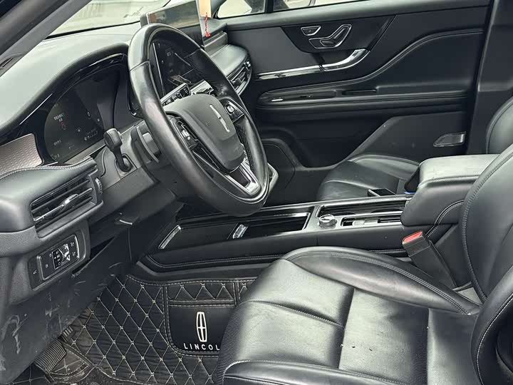 Фото 3 - Lincoln Corsair