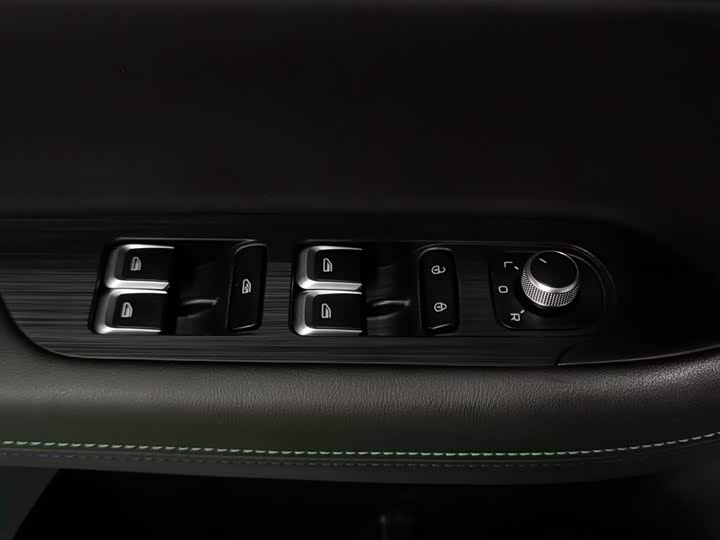 Фото 9 - Geely Emgrand GS