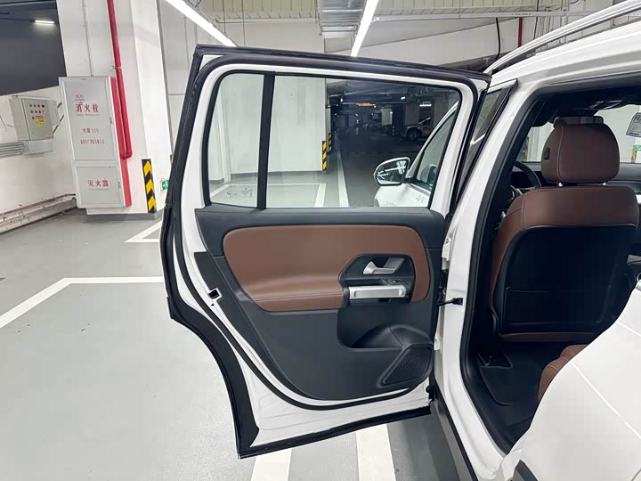Фото 9 - Mercedes-Benz EQB
