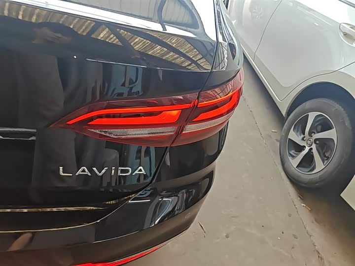 Фото 8 - Volkswagen Lavida