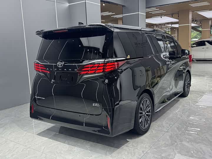 Photo 4 - Toyota Alphard