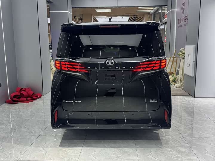 Photo 5 - Toyota Alphard