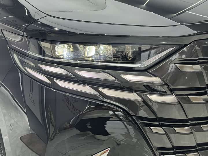 Photo 8 - Toyota Alphard