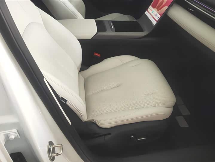 Фото 8 - Geely Galaxy L6