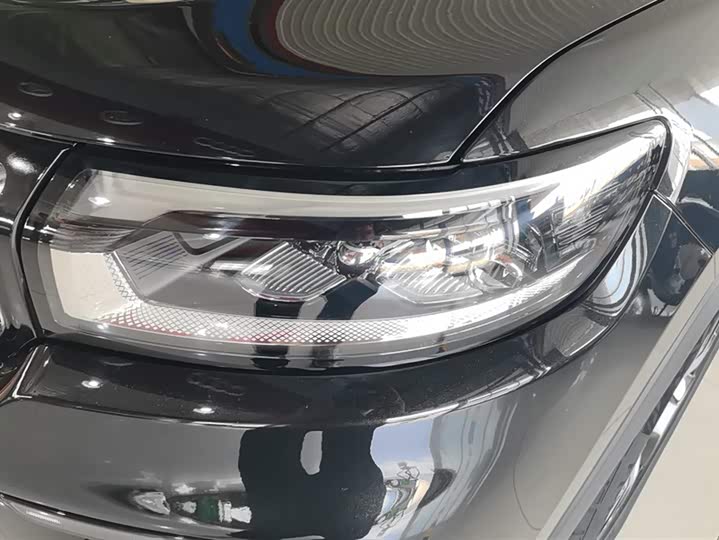 Jeep Grand Commander 2022 2022款 2.0T 两驱豪华版
