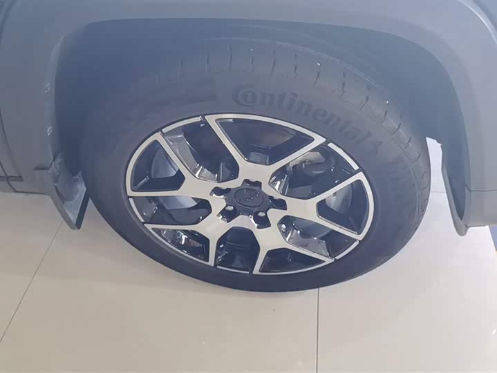 Jeep Grand Commander 2022 2022款 2.0T 两驱豪华版