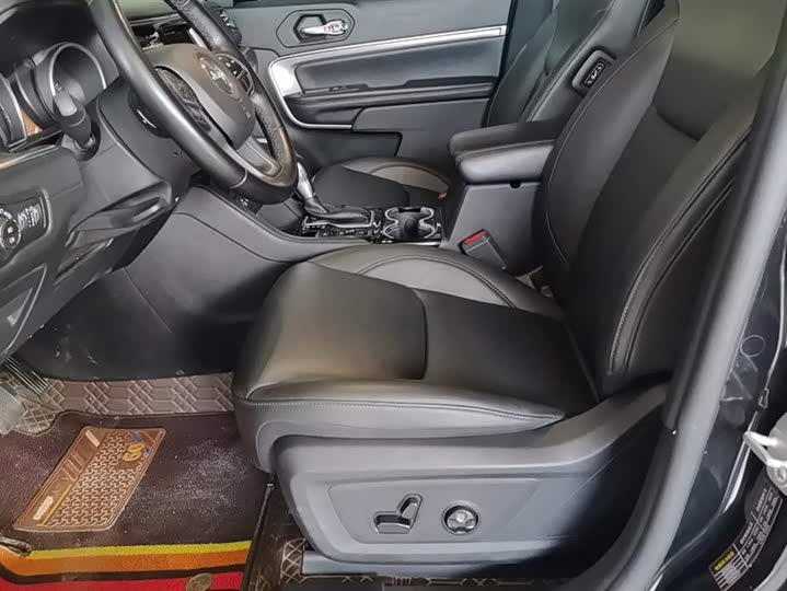 Jeep Grand Commander 2022 2022款 2.0T 两驱豪华版