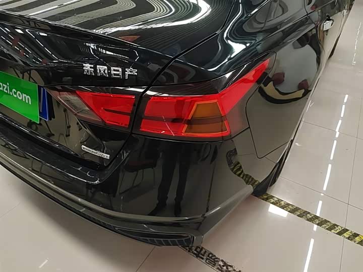 Zdjęcie 8 - Nissan Teana