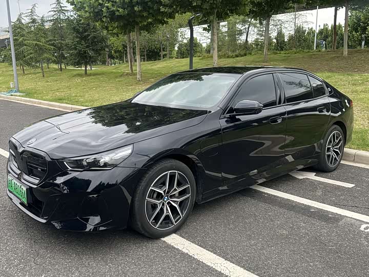 2025 BMW i5