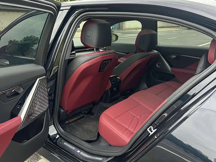 2025 BMW i5
