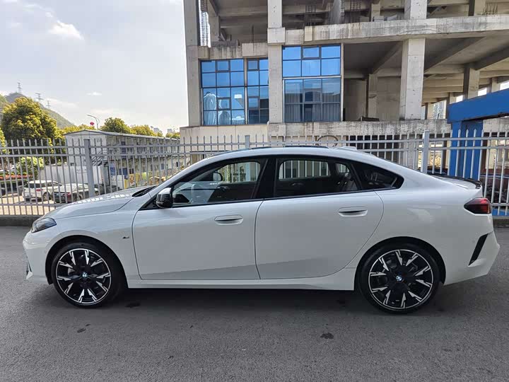 BMW 2 Series 2025 2025款 225L M运动曜夜套装