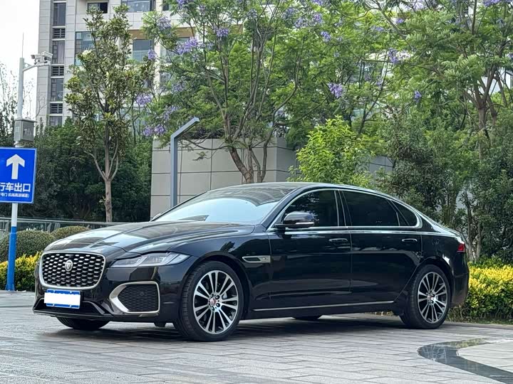 Zdjęcie 1 - Jaguar XF L