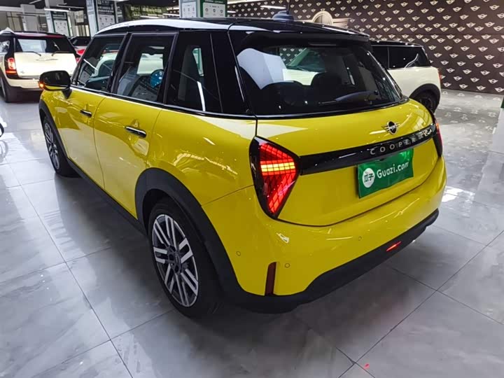 Mini Mini 2025 2025款 1.5T COOPER 经典派 五门版