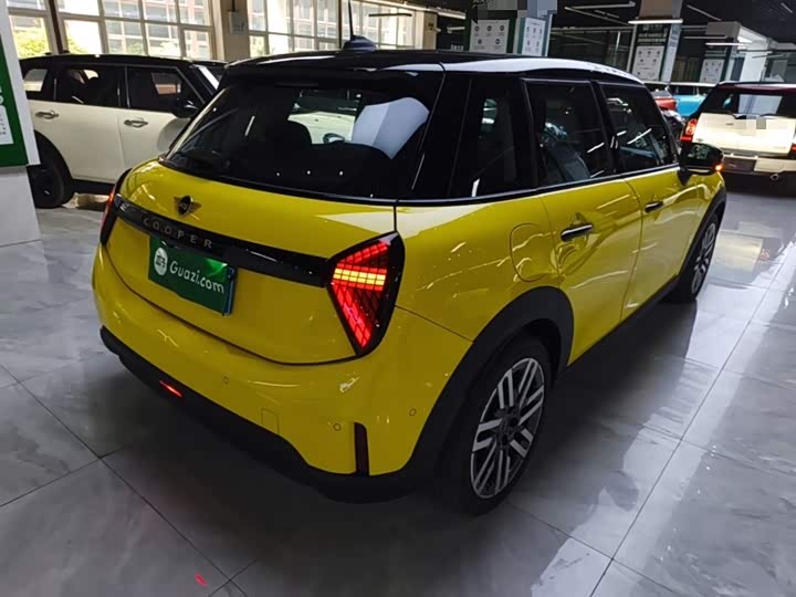 Mini Mini 2025 2025款 1.5T COOPER 经典派 五门版
