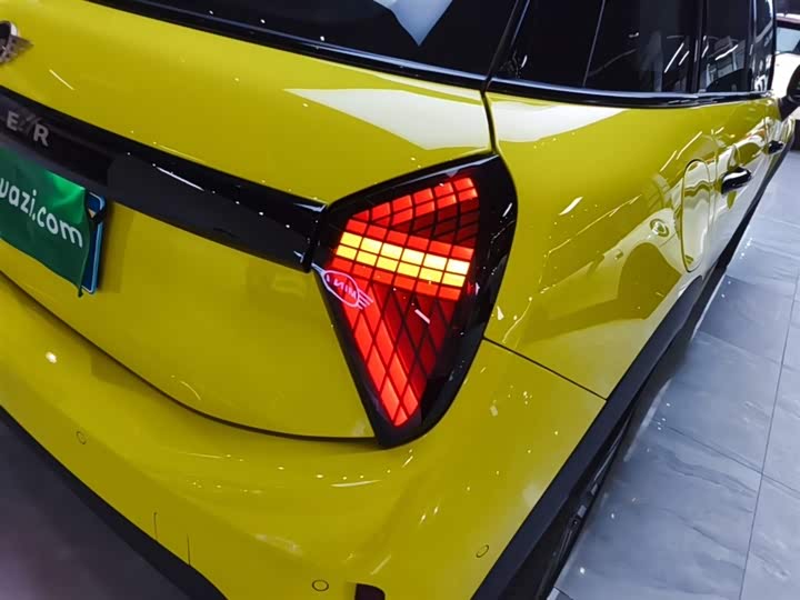 Mini Mini 2025 2025款 1.5T COOPER 经典派 五门版