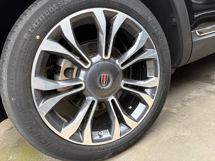 Фото 9 - Hongqi HS5