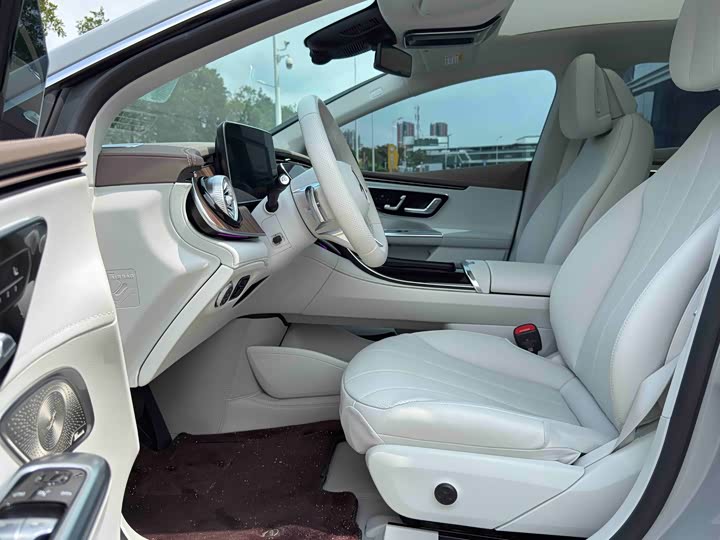 Photo 7 - Mercedes-Benz EQE