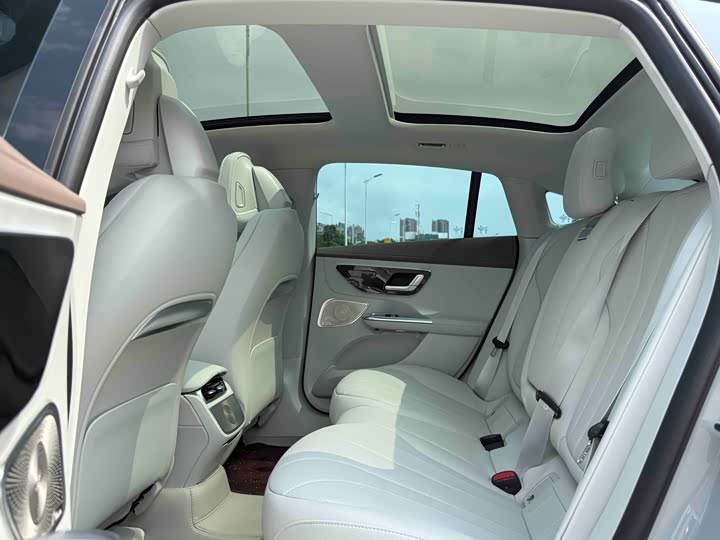 Photo 9 - Mercedes-Benz EQE
