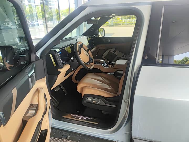 2025 BYD FangChengBao Leopard 8