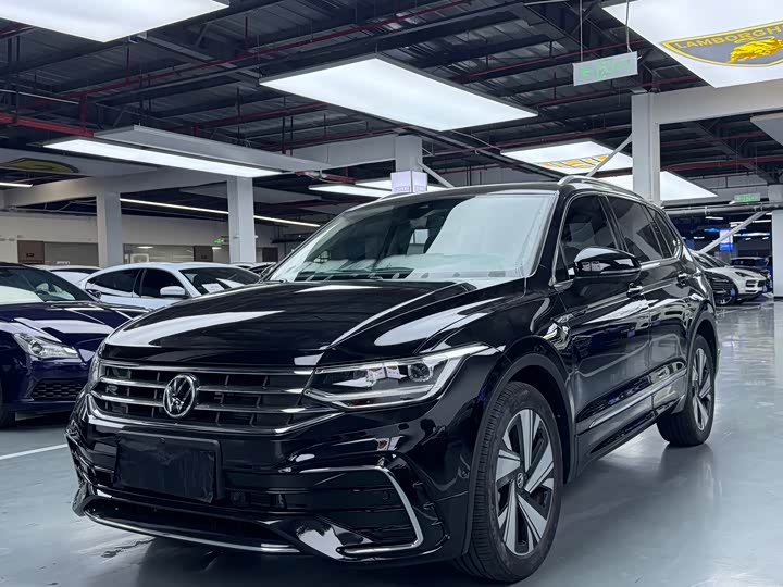 Фото 1 - Volkswagen Tiguan L Pro