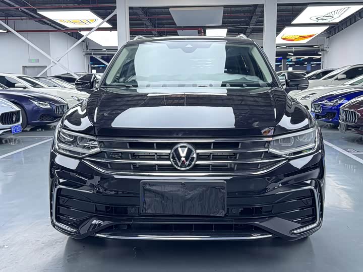 Фото 2 - Volkswagen Tiguan L Pro