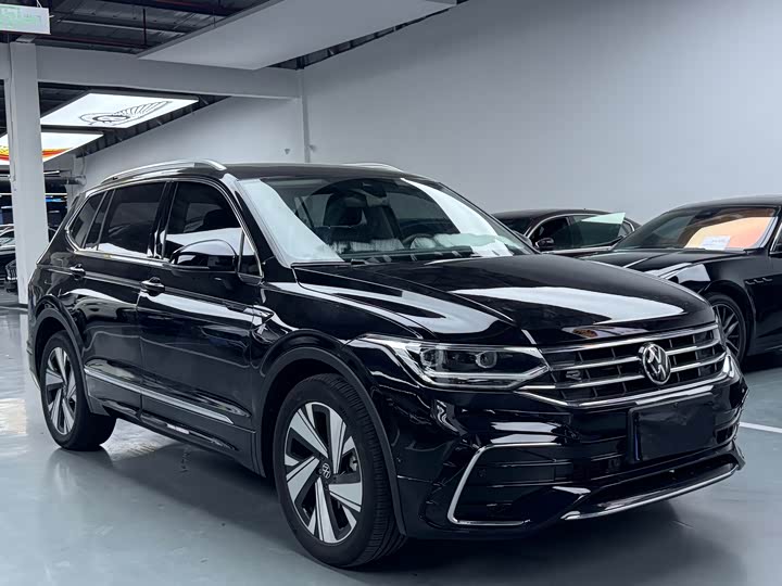 Фото 3 - Volkswagen Tiguan L Pro
