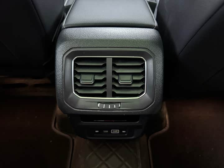 Фото 8 - Volkswagen Tiguan L Pro
