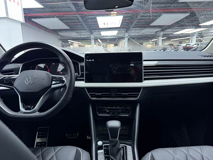 Фото 9 - Volkswagen Tiguan L Pro