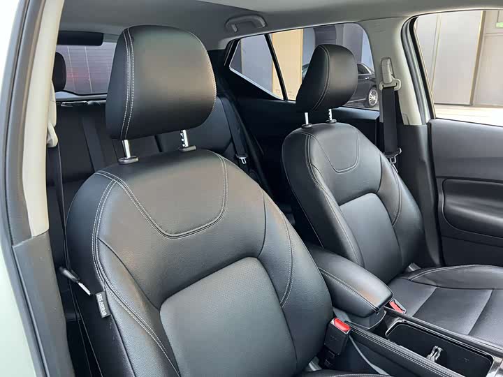 2023 Nissan Kicks