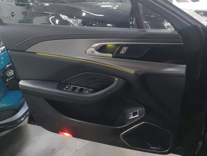 Zdjęcie 7 - Hongqi H5
