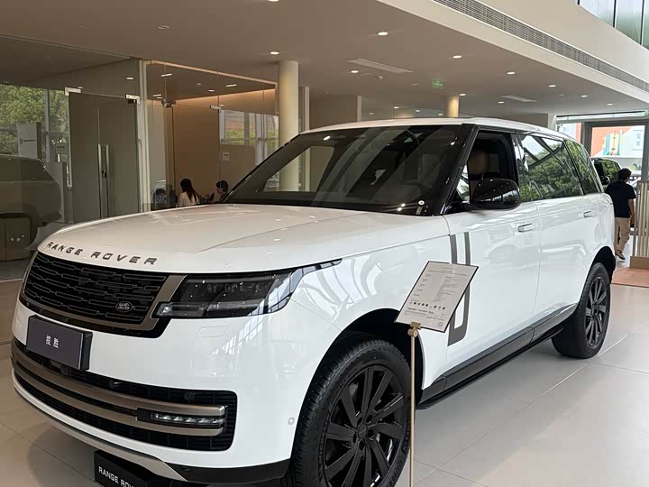 Land Rover Range Rover 2026 2026款 3.0 L6 400PS SE长轴版
