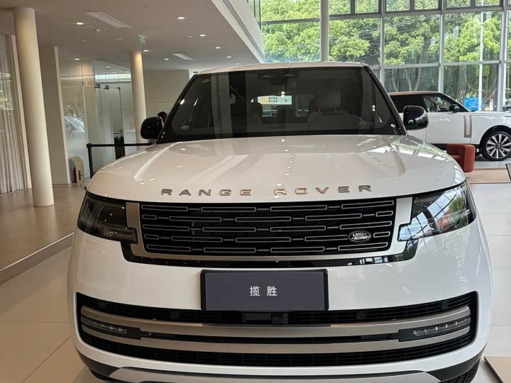 Land Rover Range Rover 2026 2026款 3.0 L6 400PS SE长轴版